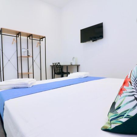 Airport Guest Houses Неаполь Экстерьер фото