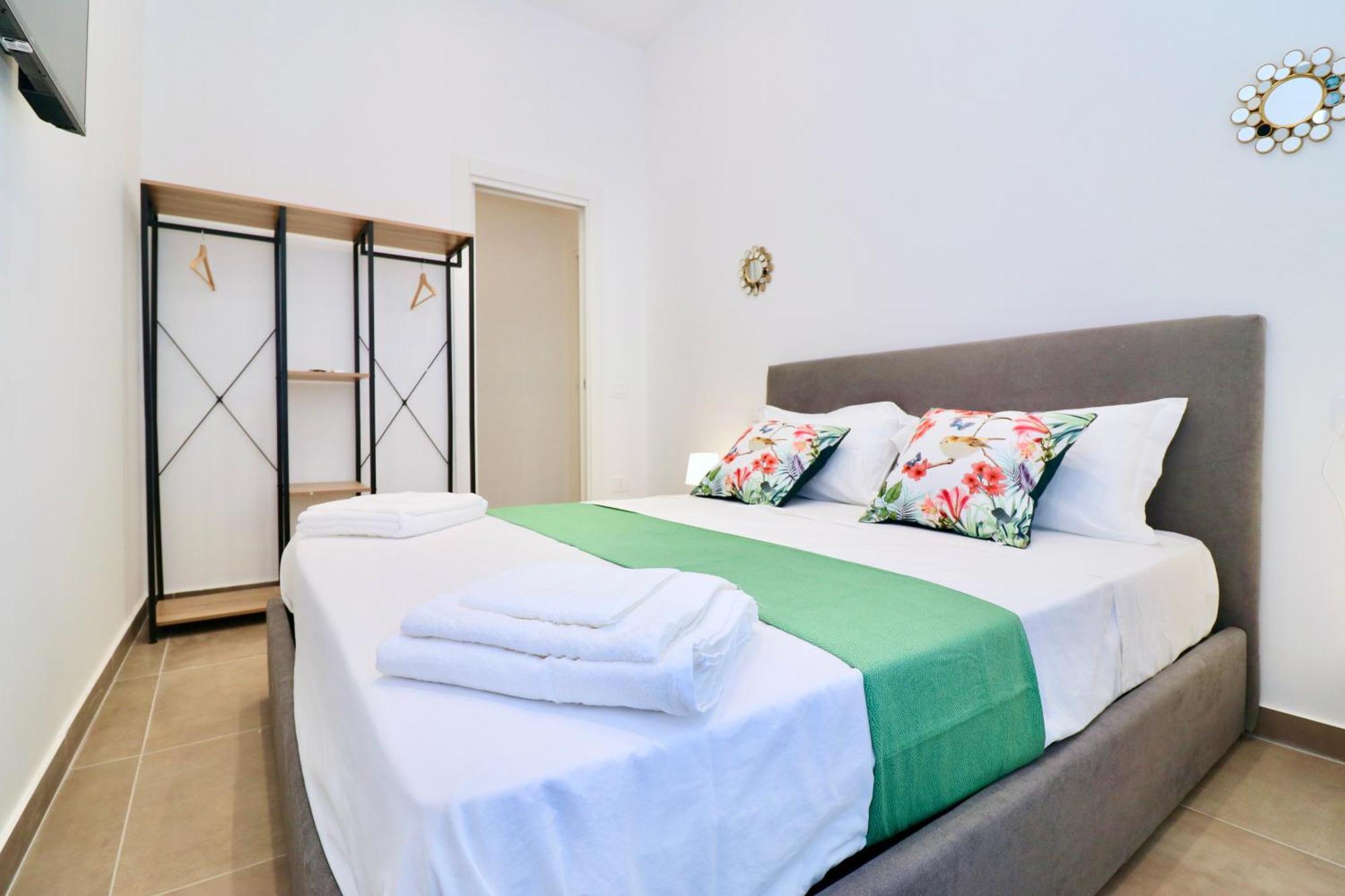 Airport Guest Houses Неаполь Экстерьер фото