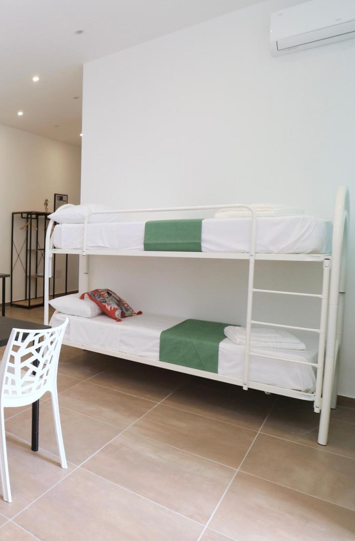 Airport Guest Houses Неаполь Экстерьер фото