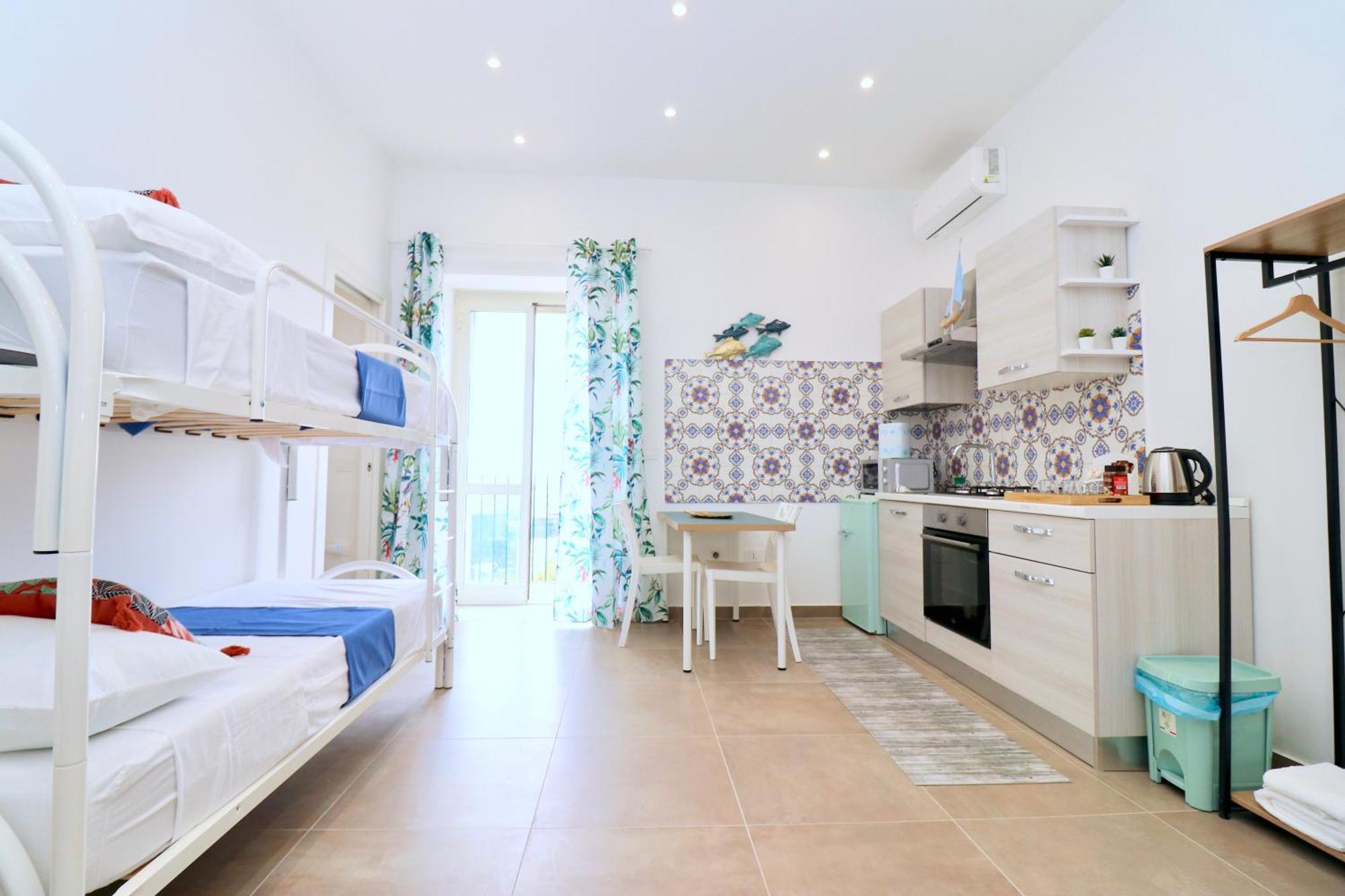 Airport Guest Houses Неаполь Экстерьер фото
