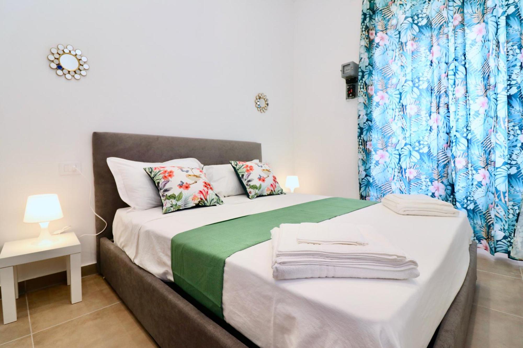 Airport Guest Houses Неаполь Экстерьер фото